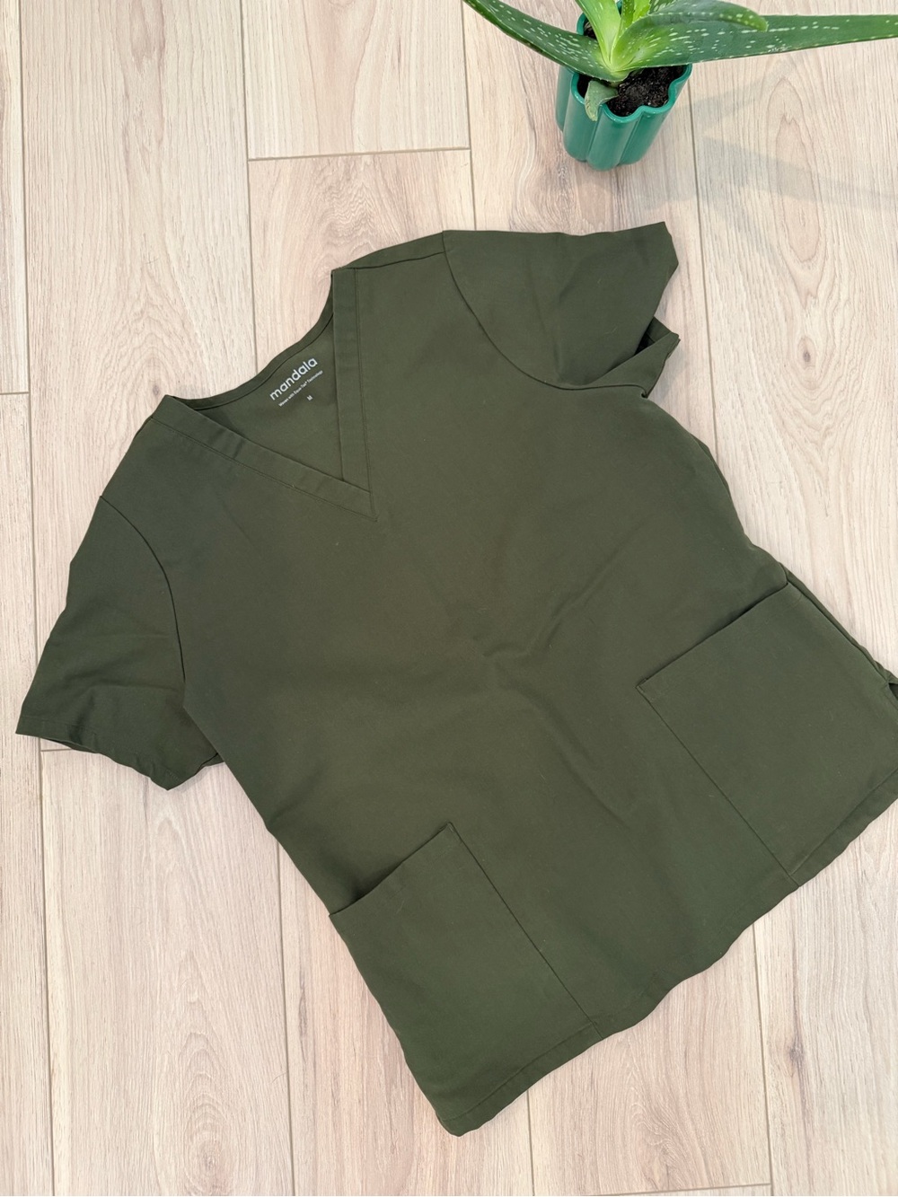 Mandala scrub top Olive V-Neck Women's Top with Front Pockets size Medium M